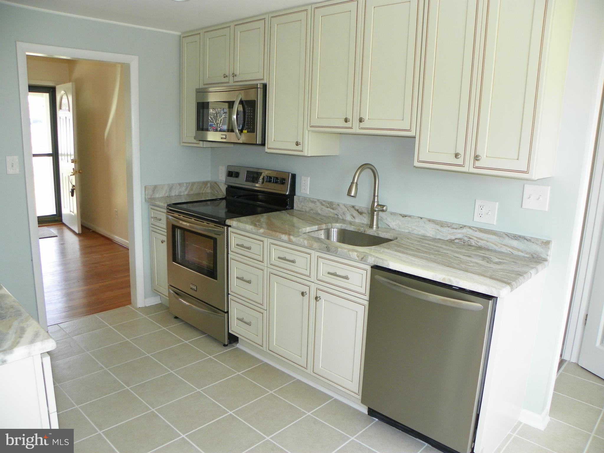 725 George Avenue Baltimore, MD 21221 - Photo 21 of 23 Kitchen