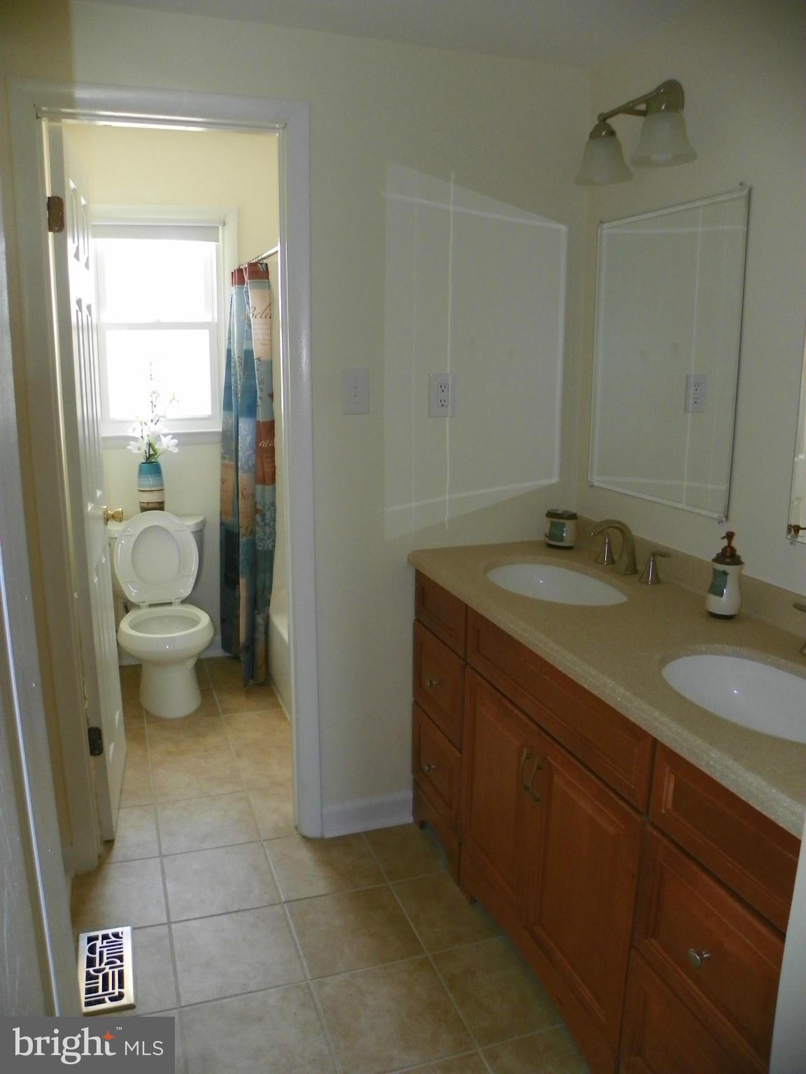 725 George Avenue Baltimore, MD 21221 - Photo 5 of 23 Bath