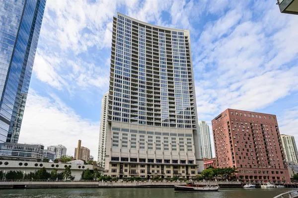 $1,350,000 | 333 North Canal Street, Unit 3604, Chicago, IL 60606