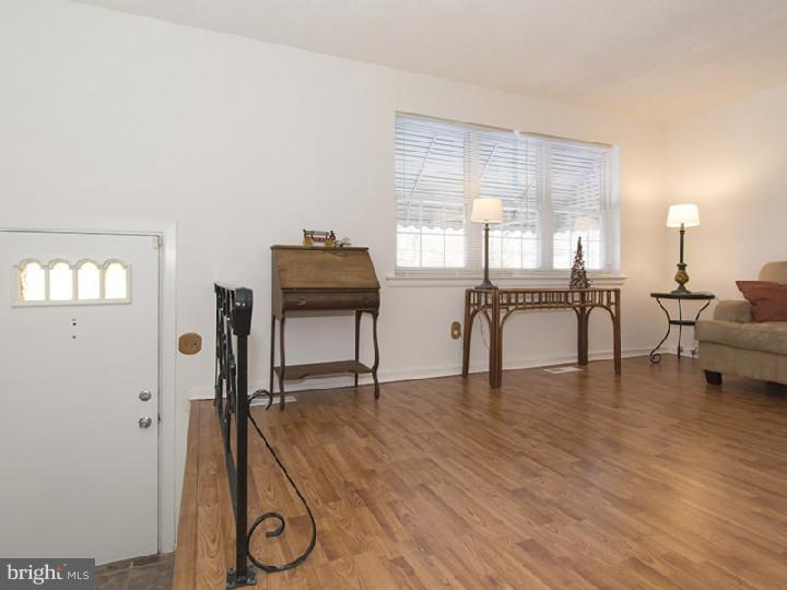 10811 Hawley Road Philadelphia, PA 19154 - Photo 2 of 20 Gallery Image 2