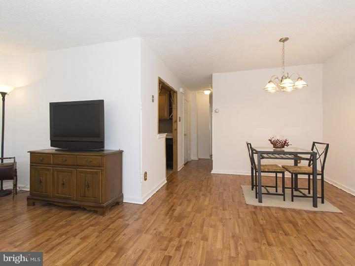 10811 Hawley Road Philadelphia, PA 19154 - Photo 4 of 20 Gallery Image 4