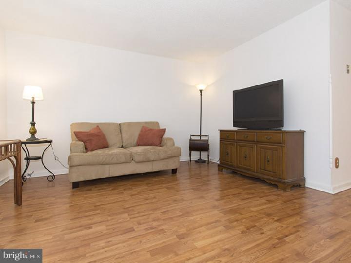 10811 Hawley Road Philadelphia, PA 19154 - Photo 5 of 20 Gallery Image 5