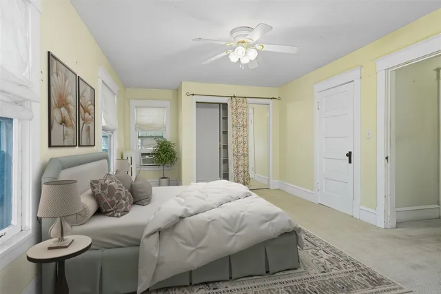 a view of empty room with window