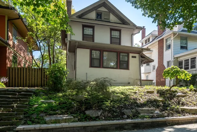 $194,900 | 1317 North Clinton Boulevard, Bloomington, IL 61701