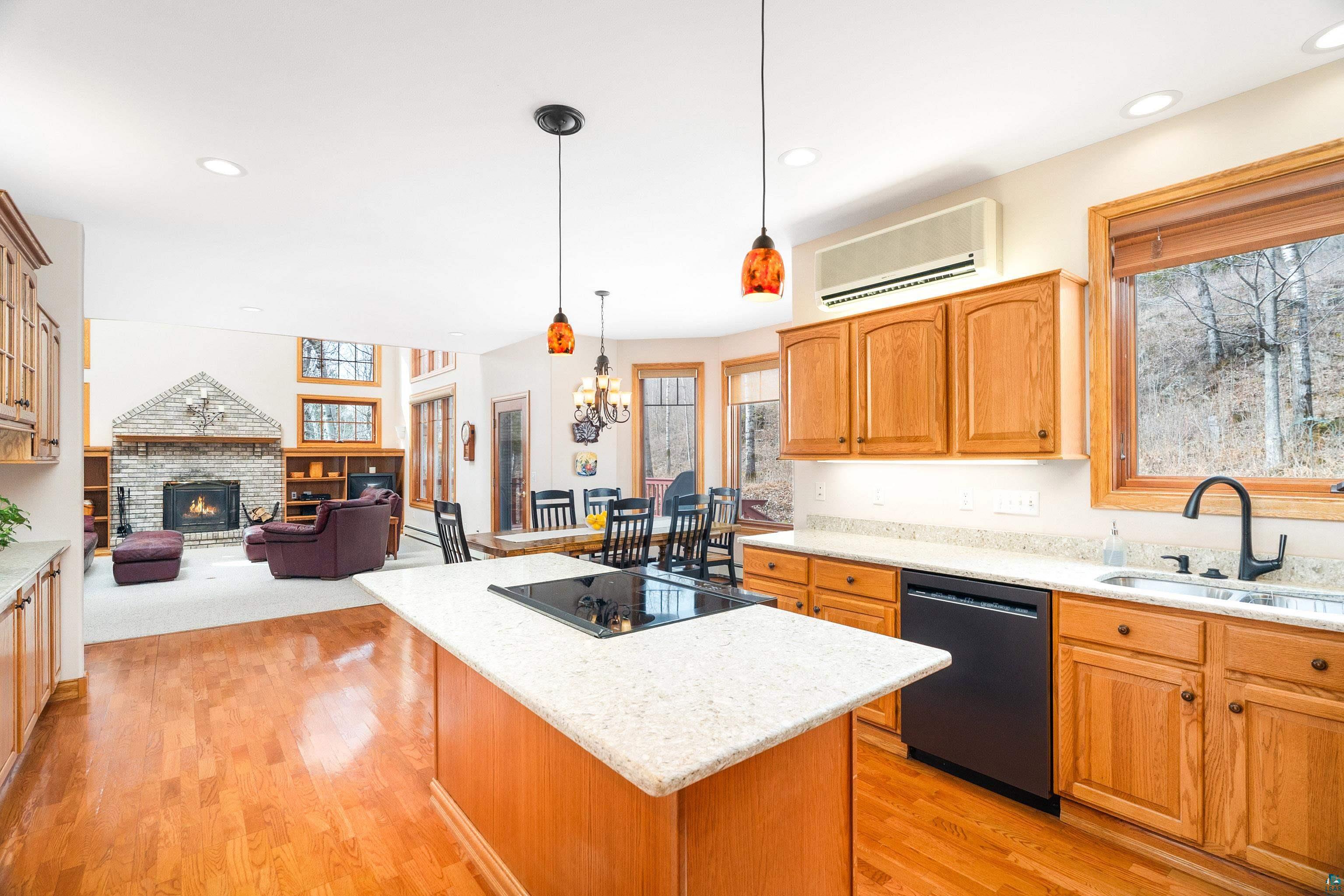 3221 Commonwealth Avenue Duluth, MN 55808 - Photo 11 of 49 Gallery Image 11