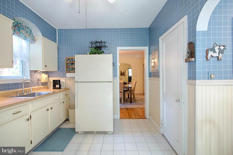 4623 Harcourt Road Baltimore, MD 21214 - Photo 13 of 30 Kitchen