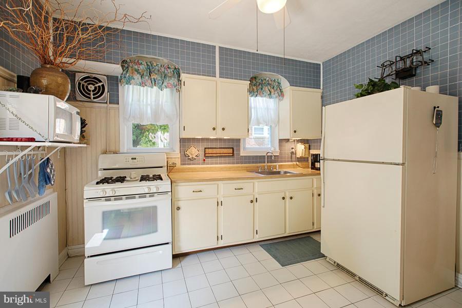 4623 Harcourt Road Baltimore, MD 21214 - Photo 14 of 30 Kitchen