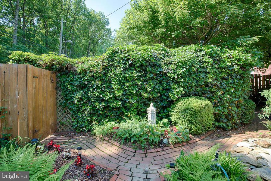 4623 Harcourt Road Baltimore, MD 21214 - Photo 18 of 30 Exterior (Rear)
