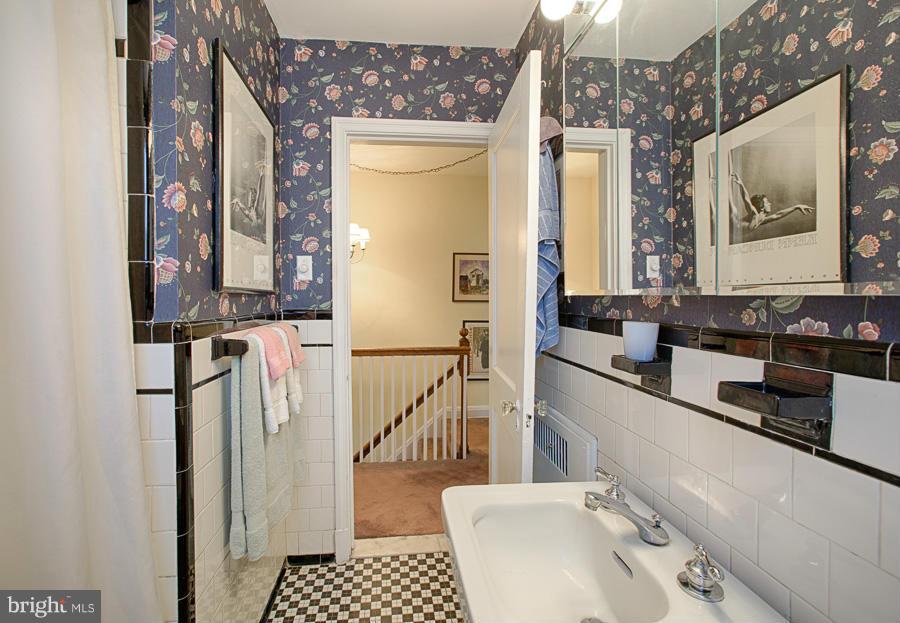 4623 Harcourt Road Baltimore, MD 21214 - Photo 30 of 30 Bath