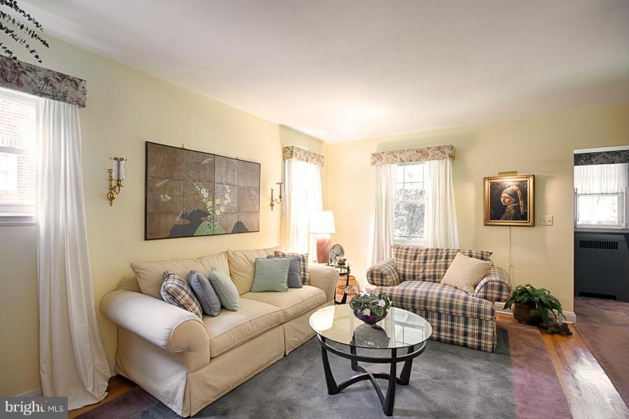 4623 Harcourt Road Baltimore, MD 21214 - Photo 6 of 30 Living Room