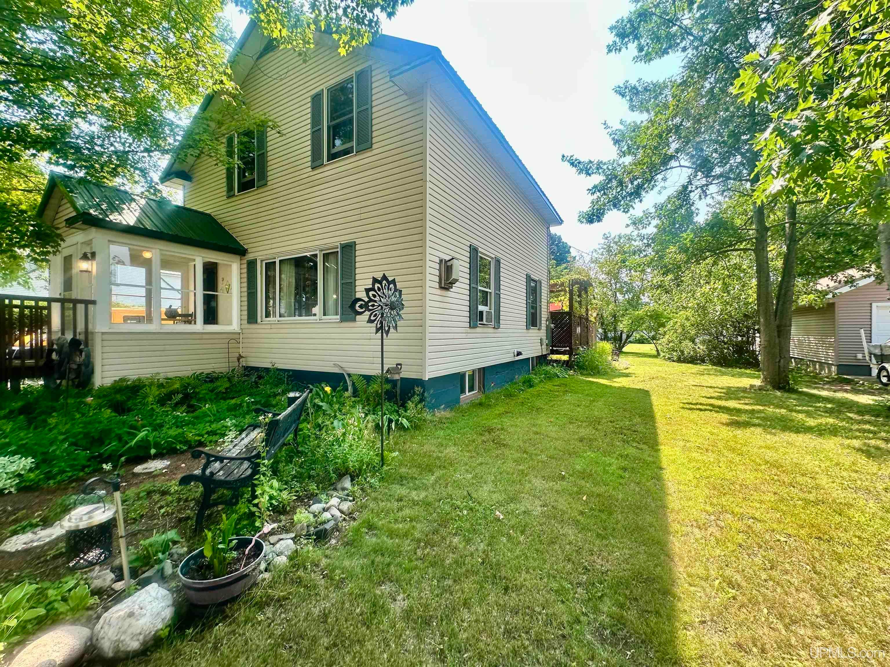 828 Michigan Street Ishpeming, MI 49849 - Photo 3 of 49 Gallery Image 3