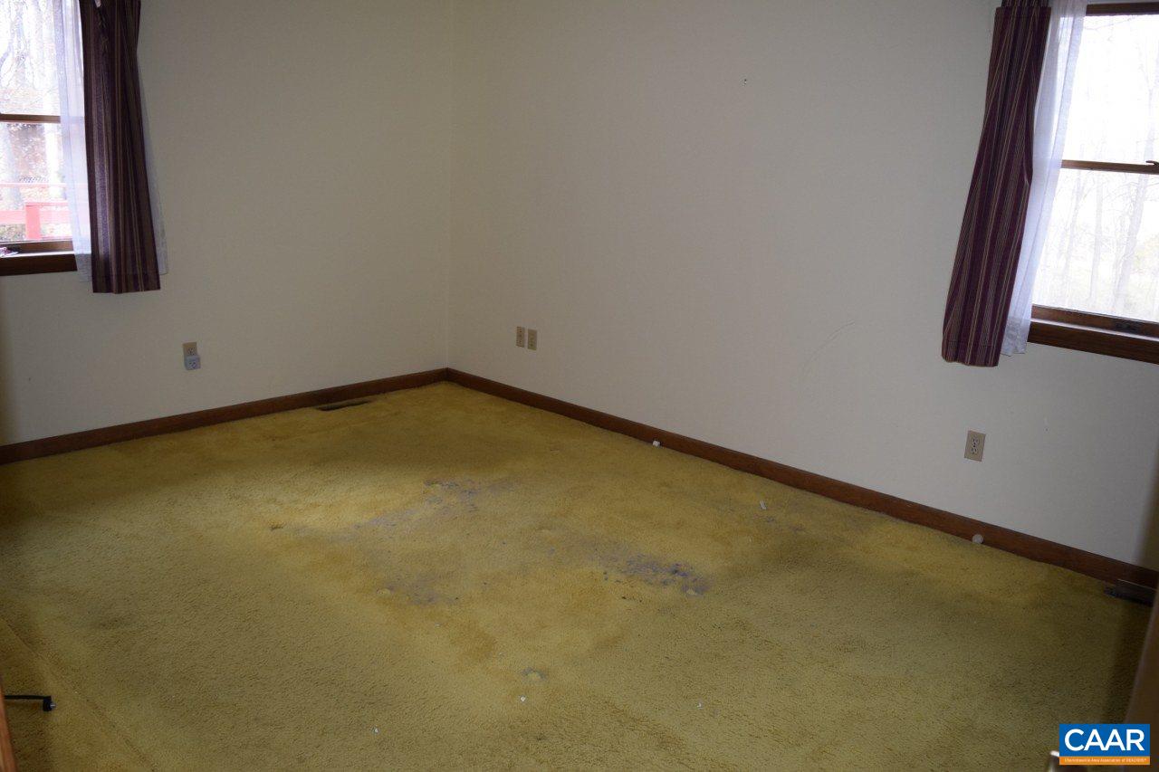 1286 Hermitage Road Waynesboro, VA 22980 - Photo 12 of 37 Gallery Image 12