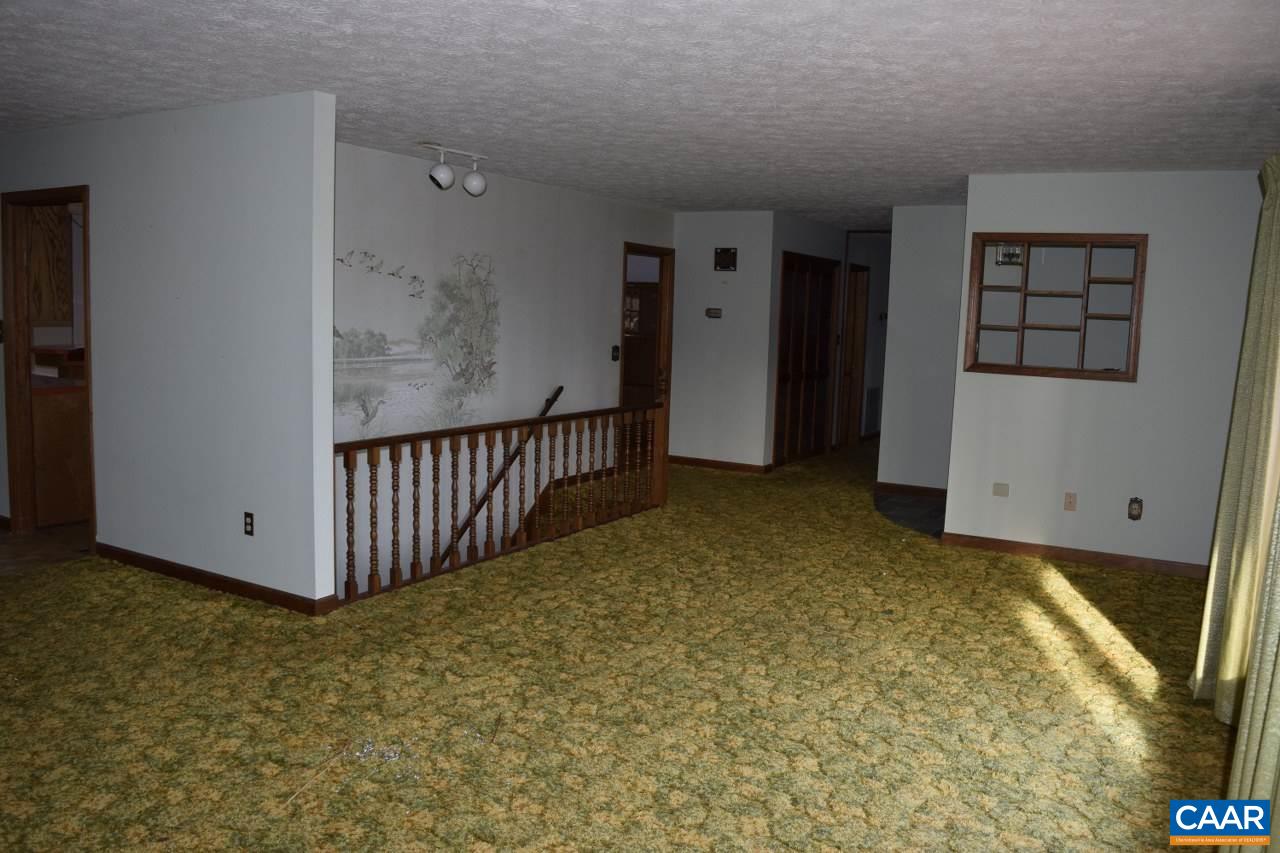 1286 Hermitage Road Waynesboro, VA 22980 - Photo 9 of 37 Gallery Image 9