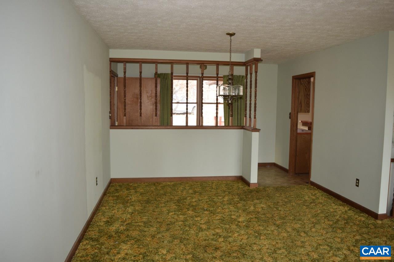 1286 Hermitage Road Waynesboro, VA 22980 - Photo 10 of 37 Gallery Image 10