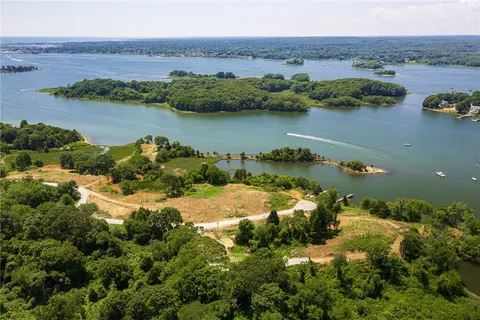 $3,600,000 | 121 Kenyon Farm Road, Narragansett, RI 02882