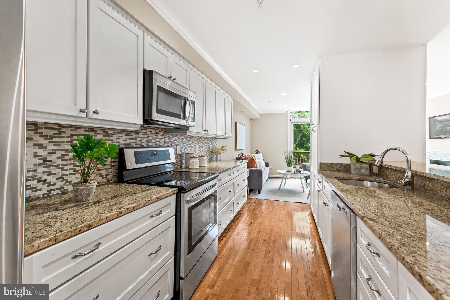 2037 Lyttonsville Road Silver Spring, MD 20910 - Photo 8 of 39 Gorgeous Chef's Kitchen
