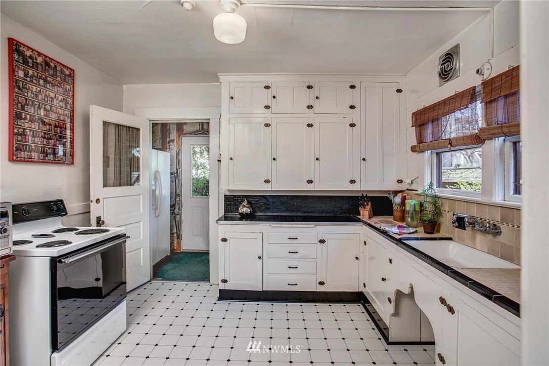 522 North 84th Street Seattle, WA 98103 - Photo 12 of 34