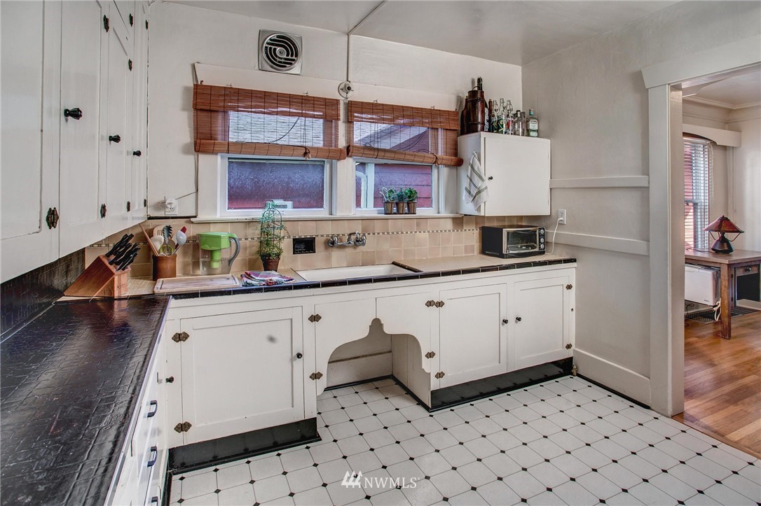 522 North 84th Street Seattle, WA 98103 - Photo 13 of 34