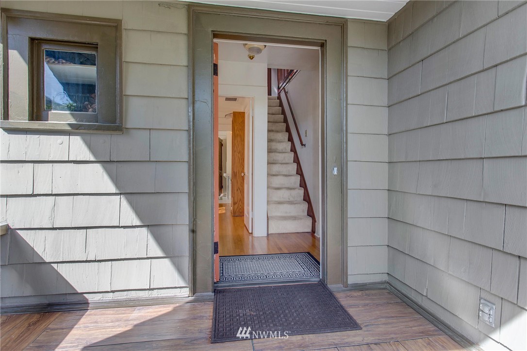 522 North 84th Street Seattle, WA 98103 - Photo 3 of 34