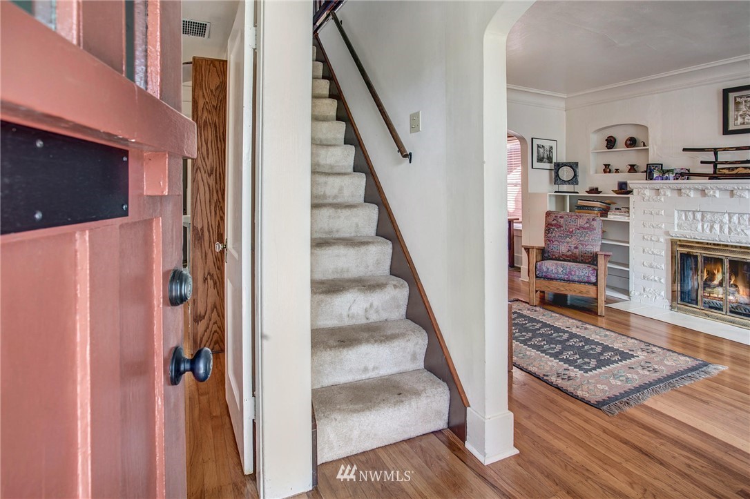 522 North 84th Street Seattle, WA 98103 - Photo 4 of 34