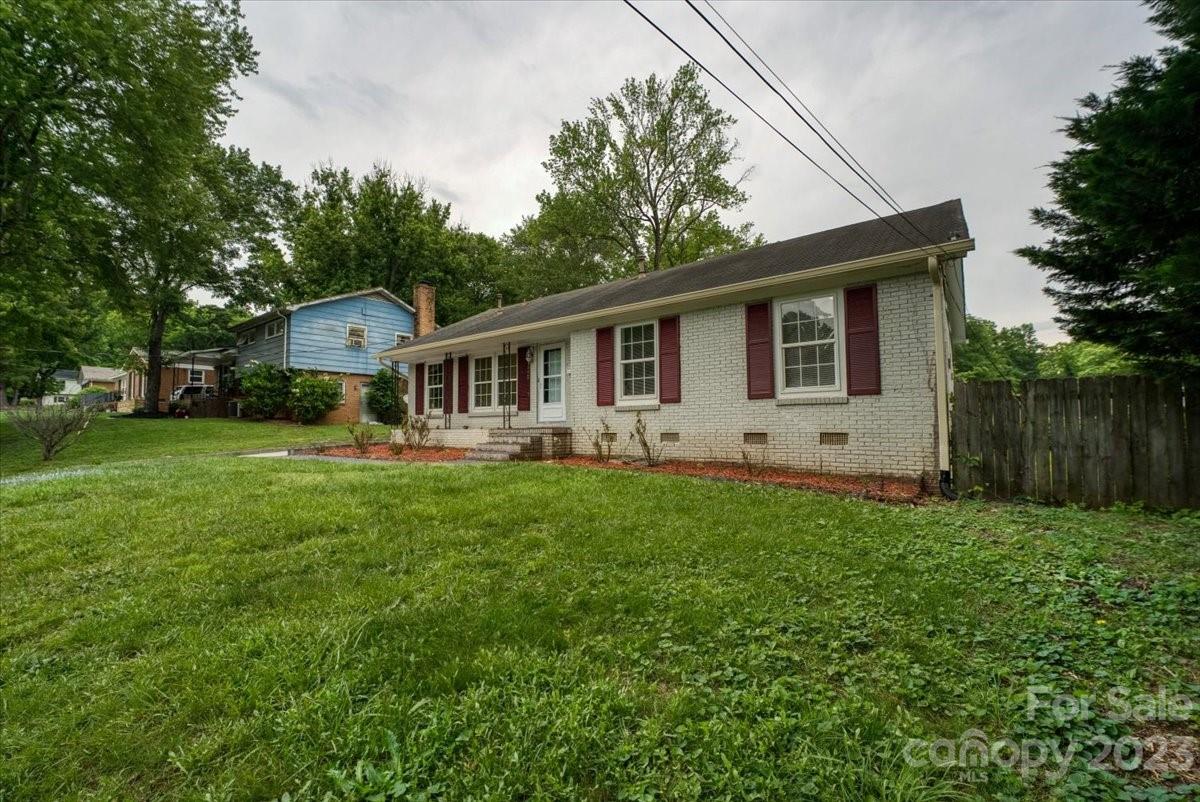 1223 Ranch Road Charlotte, NC 28208 - Photo 2 of 34 a front view of house with yard and green space