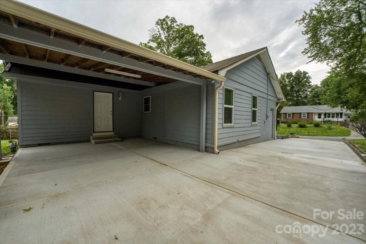 1223 Ranch Road Charlotte, NC 28208 - Photo 33 of 34 front view of a house with a garage