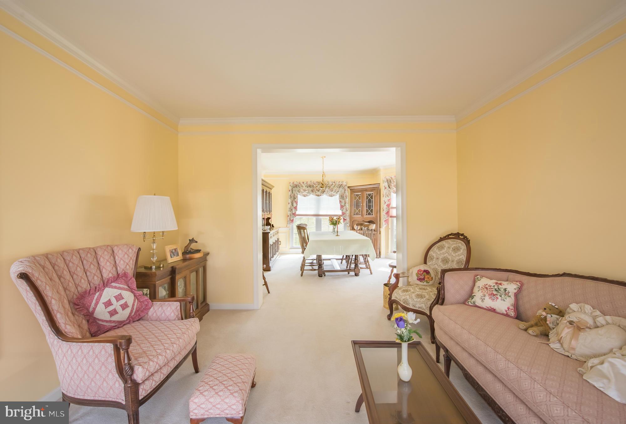 8117 Rose Haven Road Baltimore, MD 21237 - Photo 6 of 30 Living Room