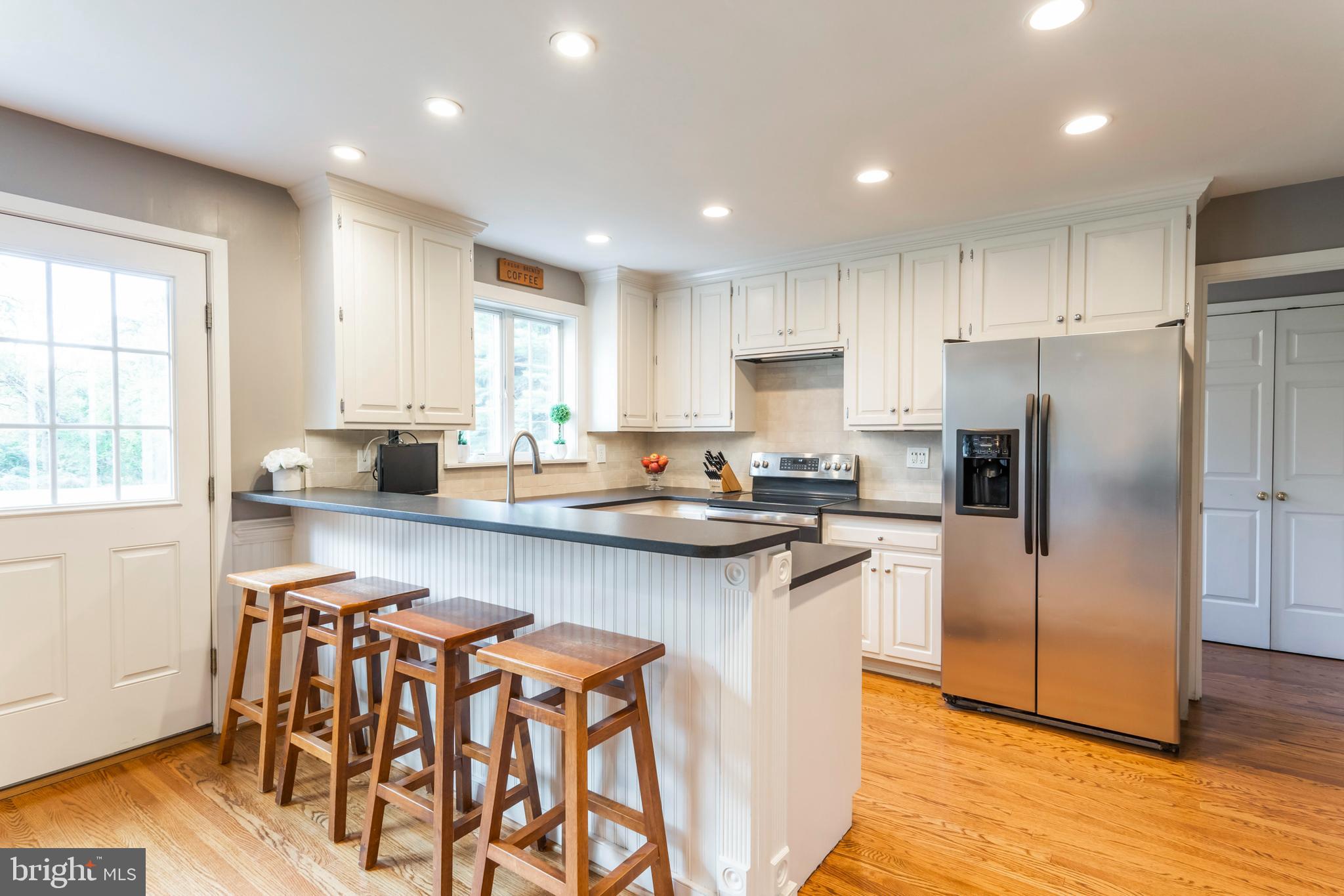 1044 Jonathan Drive Malvern, PA 19355 - Photo 5 of 42 Kitchen with breakfast bar