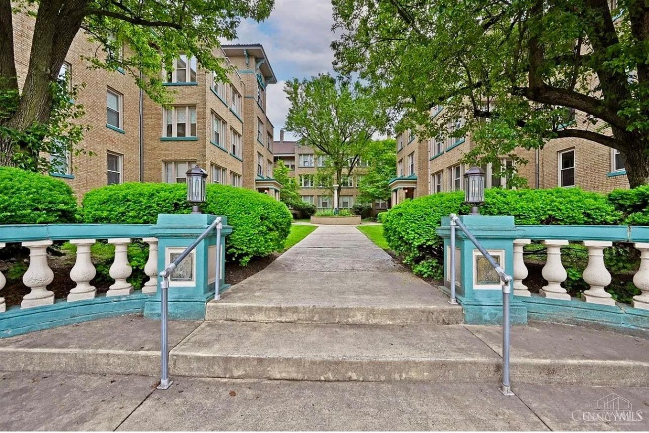 3896 Reading Road, Unit Q Cincinnati, OH 45229 - Photo 2 of 20