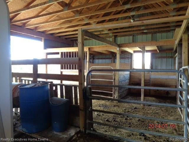 8233 Oatman Road Avoca, MI 48006 - Photo 10 of 34 Picture 052.jpg