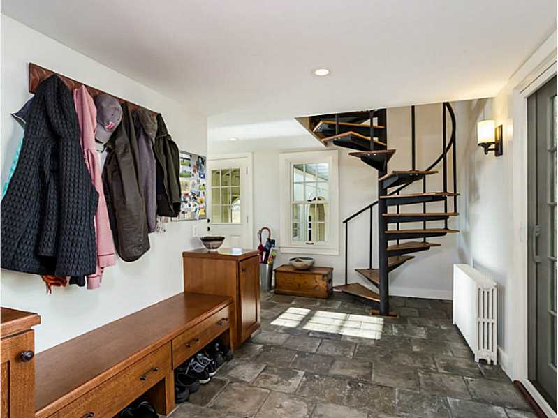 311 West Main Road Little Compton, RI 02837 - Photo 21 of 38 Mud Room.