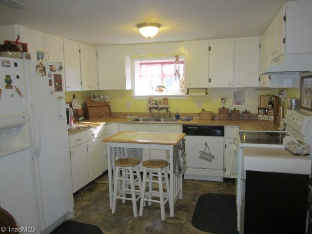 186 Greenhill Road Ramseur, NC 27316 - Photo 12 of 13 Kitchen.
