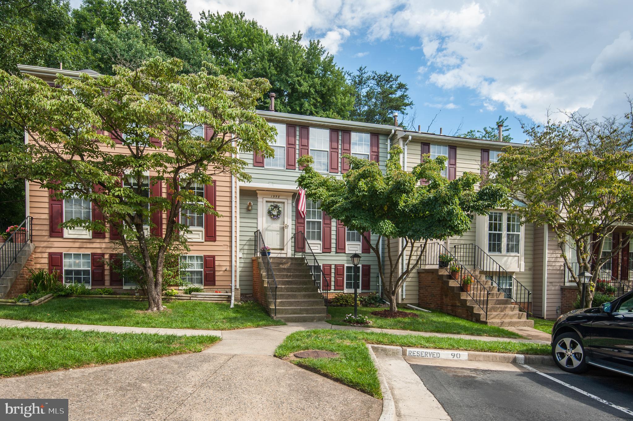 1558 Autumn Ridge Circle Reston, VA 20194 - Photo 4 of 46 Gallery Image 4
