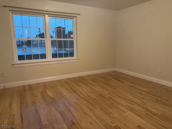 $2,600 | 146 Marshall Street, Unit 2, Elizabeth Port, NJ 07206