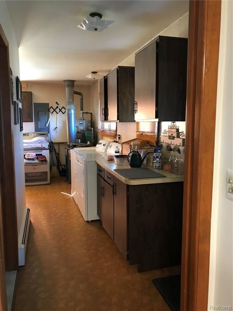 19860 Vining Road New Boston, MI 48164 - Photo 19 of 23 Laundry area 17.jpg