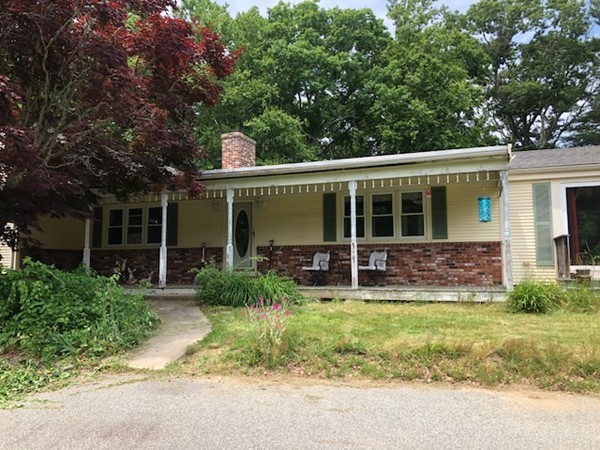 547 North Avenue Rochester, MA 02770 - Photo 1 of 26 front view of a house with a yard