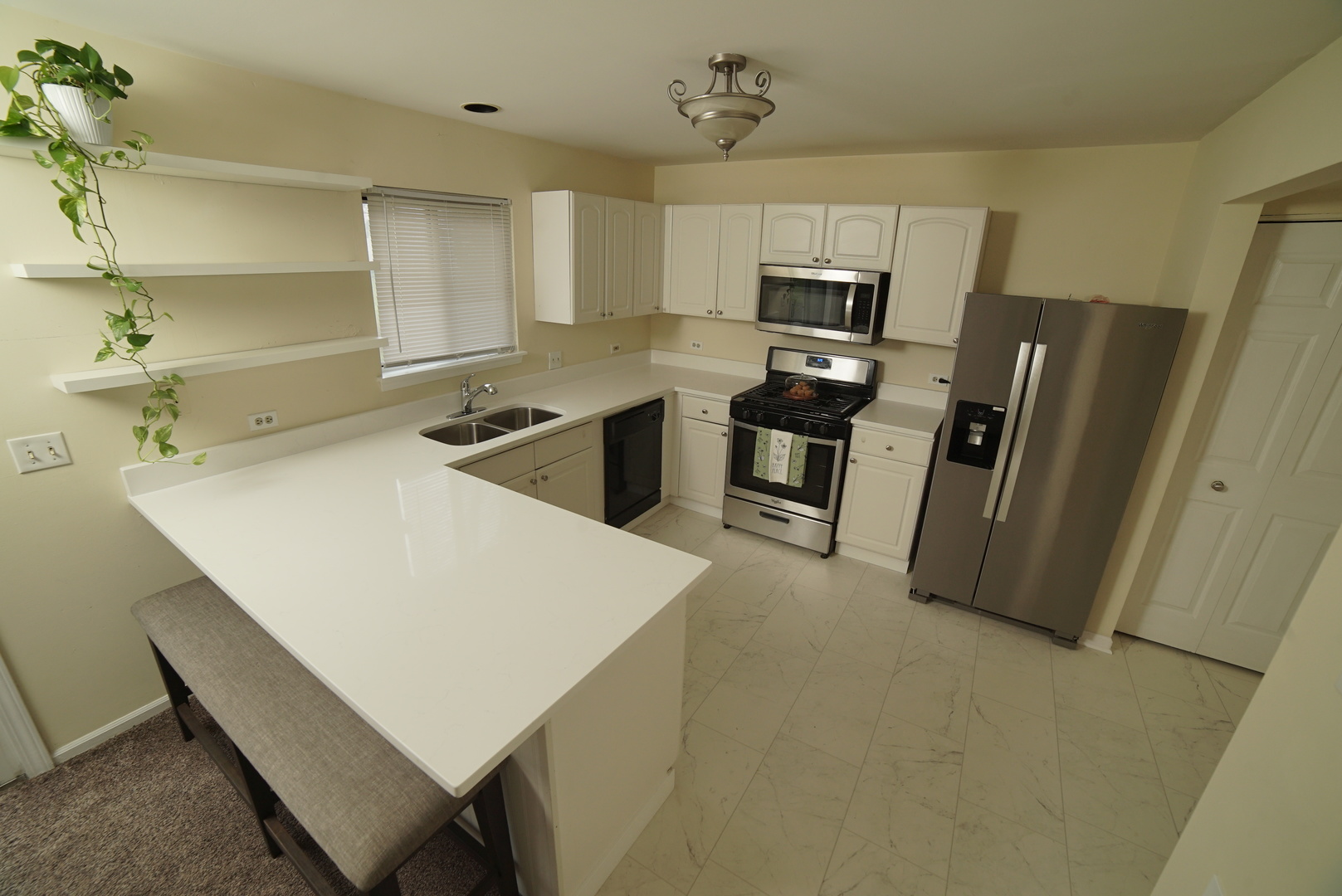 4334 Buckingham Drive Gurnee, IL 60031 - Photo 7 of 19