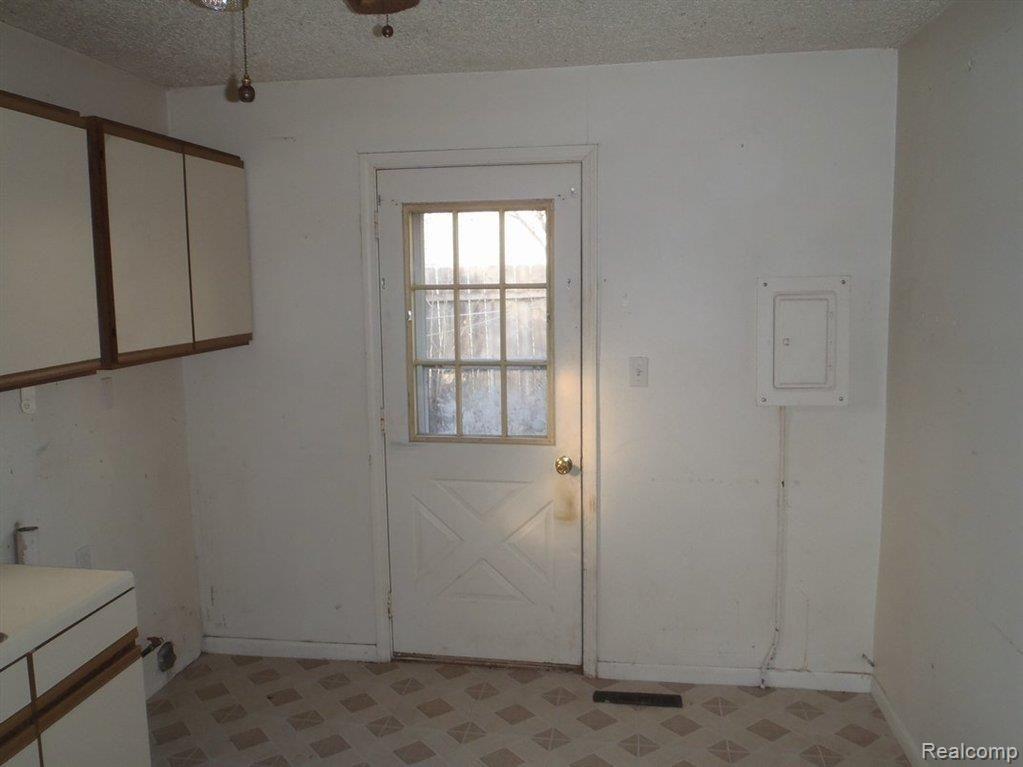 10454 Pardee Road Taylor, MI 48180 - Photo 8 of 10 PC180070.JPG
