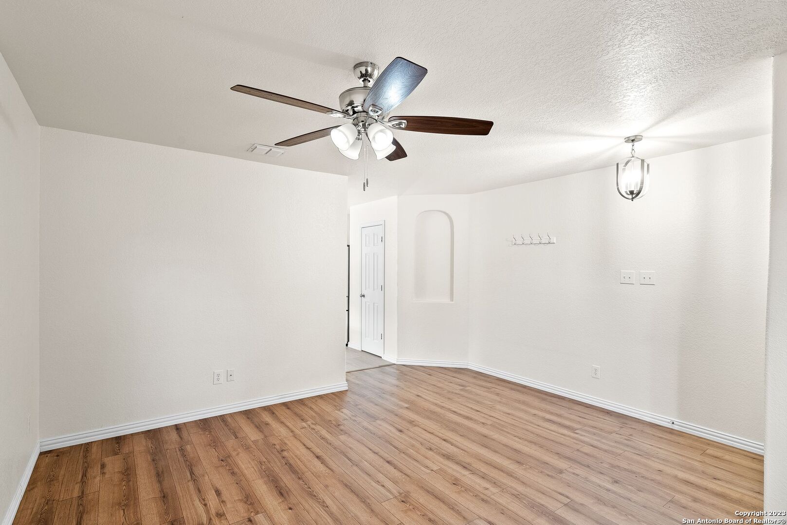 911 Rustic Cactus San Antonio, TX 78260 - Photo 6 of 32