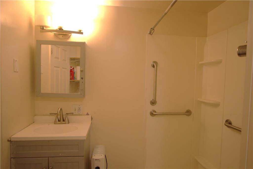 233 Allen Avenue Donora, PA 15033 - Photo 7 of 31 Updated Full Bathroom in Alley House