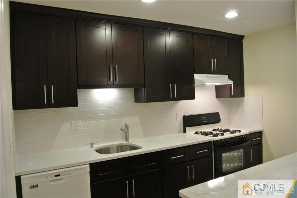 20-7 New Road, Unit 7 Kendall Park, NJ 08824 - Photo 3 of 15