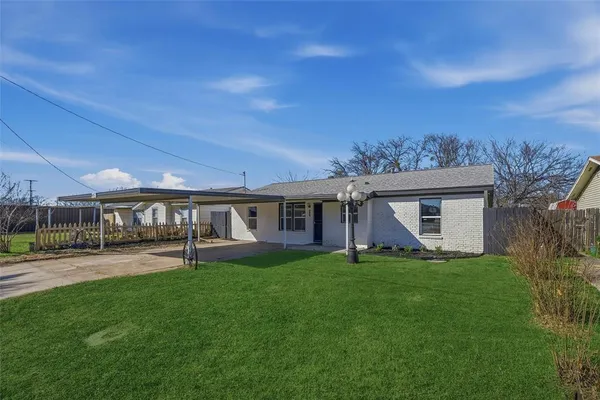 $2,900 | 228 Kay Lane, Saginaw, TX 76179