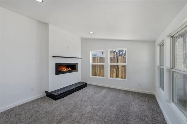 en empty room with closet and a window