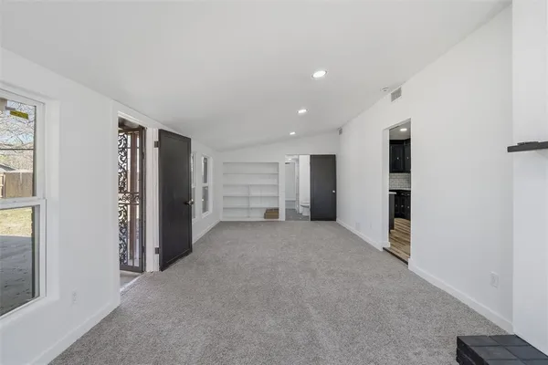 a view of entryway with livingroom