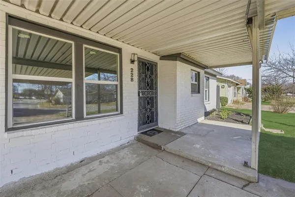 a view of empty room with wooden floor and ceiling fan