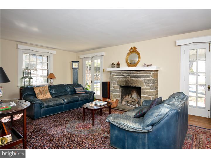 601 Brookside Avenue Wayne, PA 19087 - Photo 5 of 25 Living Room
