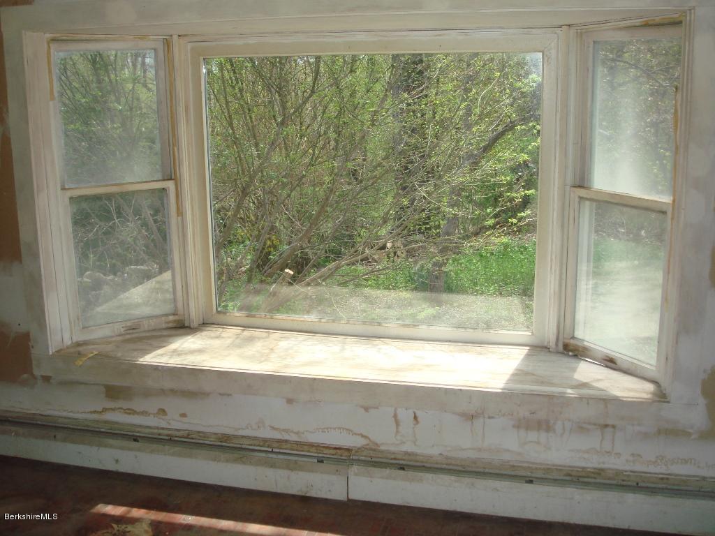 1087 North Hoosac Road Williamstown, MA 01267 - Photo 6 of 10 Bay window
