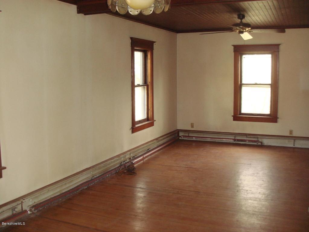 1087 North Hoosac Road Williamstown, MA 01267 - Photo 7 of 10 Living room