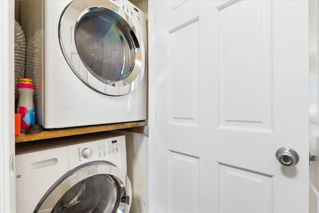 a close up view of washer and dryer