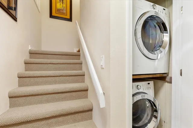 a view of entryway with washer and dryer